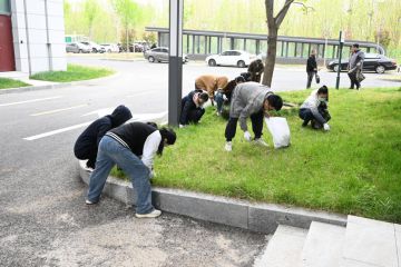 我院开展卫生大扫除活动